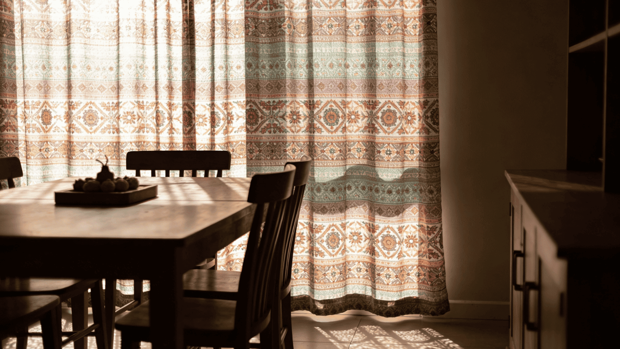 cosy pattern ghingham curtains giving a nostalgic vibe to the space